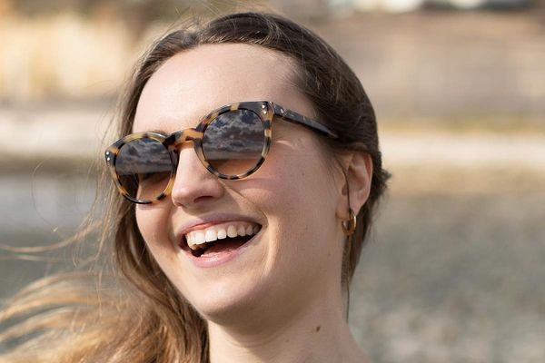 Woman wearing sustainable polarised sunglasses in tortoiseshell